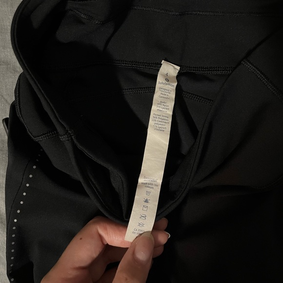 Lululemon Extra Mile Reflective Leggings (With Pocket !!!) - Picture 4 of 7